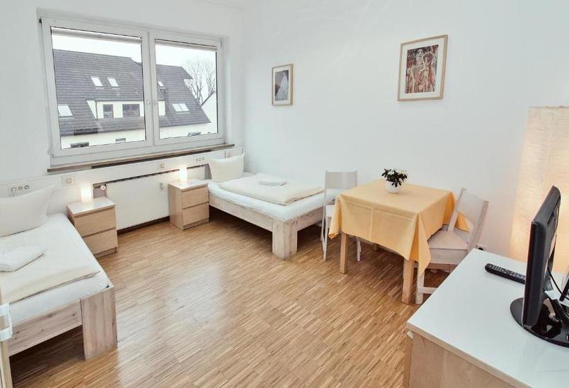 Carl Hostel München