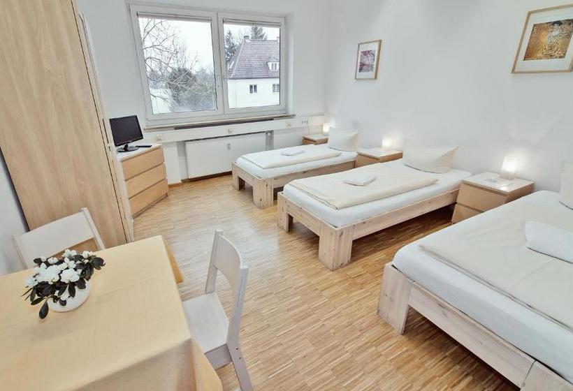Carl Hostel München
