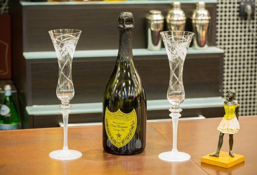 هتل Sterling Garni