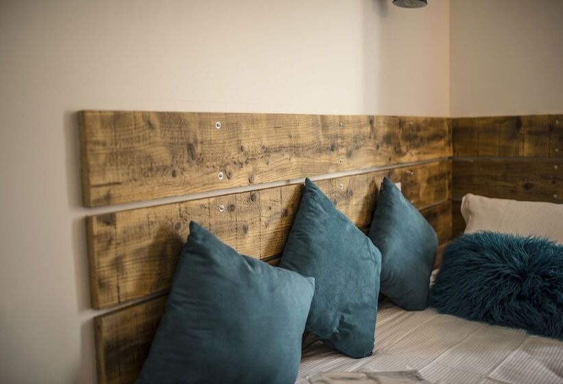 Отель Hôtel La Tissandière