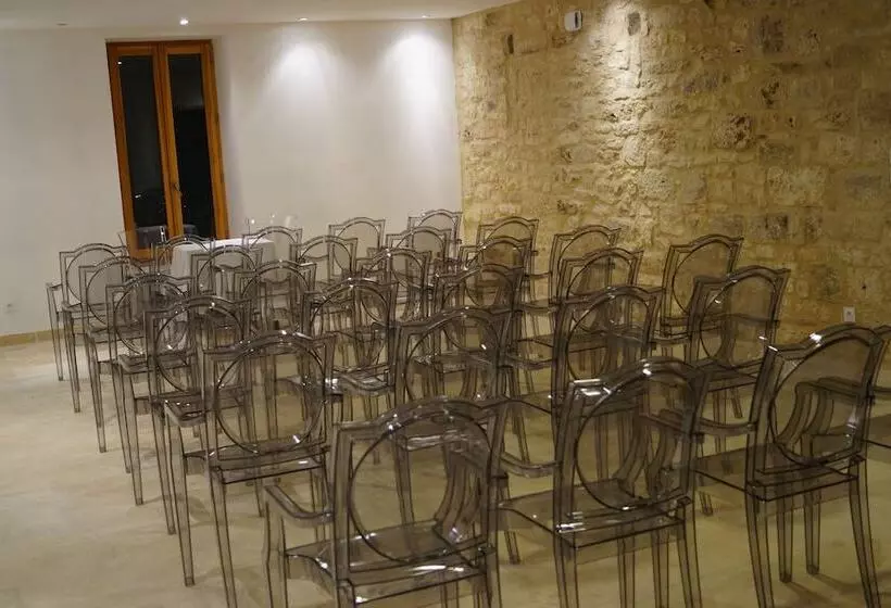 Hotelli Hôtel La Tissandière