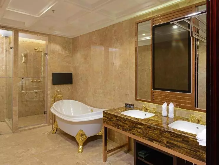 Hotelli Menshine Gloria Plaza