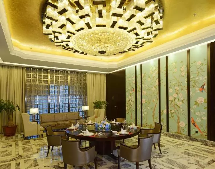 Hotelli Menshine Gloria Plaza