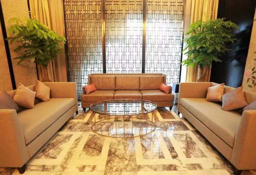 Hotelli Menshine Gloria Plaza