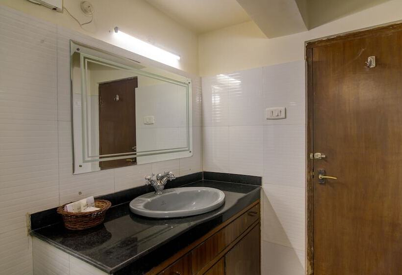 בית מלון כפרי Muscatel Yavachi   400 Mts From Mg Marg