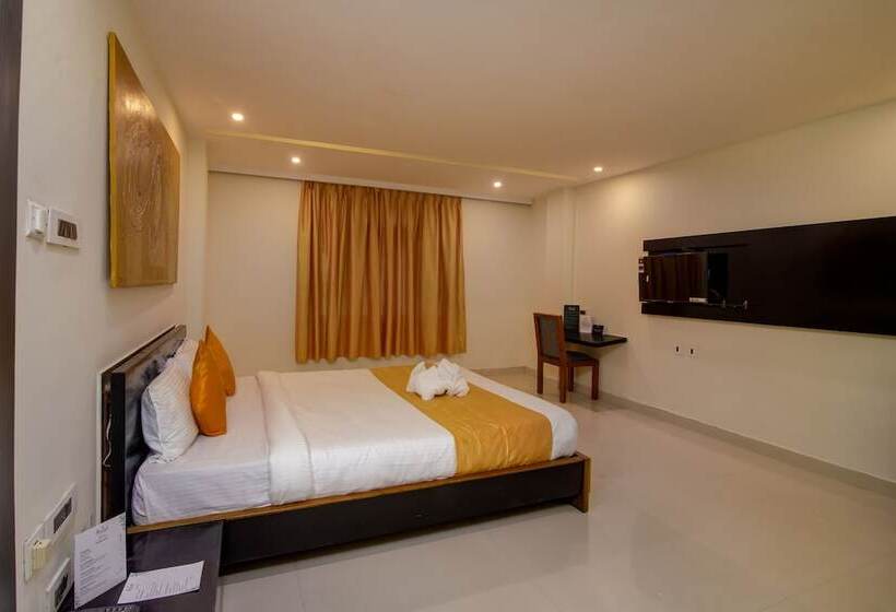 בית מלון כפרי Muscatel Yavachi   400 Mts From Mg Marg