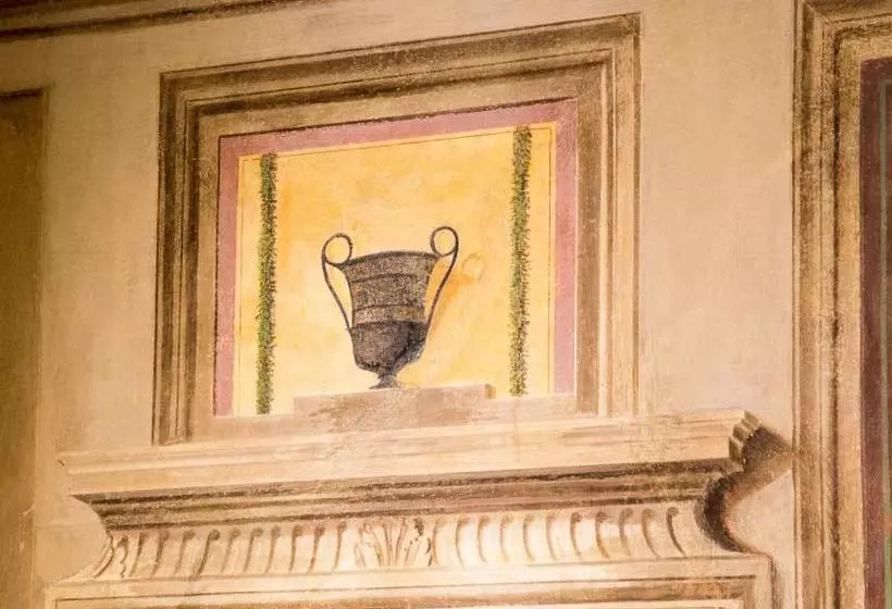 تختخواب و صبحانه Cortona Charme