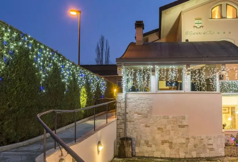 ホテル Albergo Il Giardino Del Rio