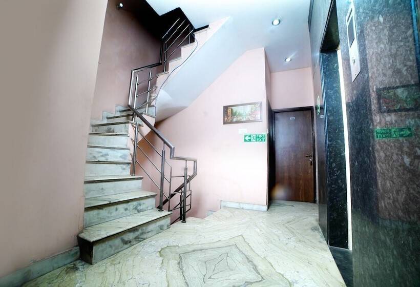 Hotel Holiday Comfort   800 Mts From Jallianwala Bagh