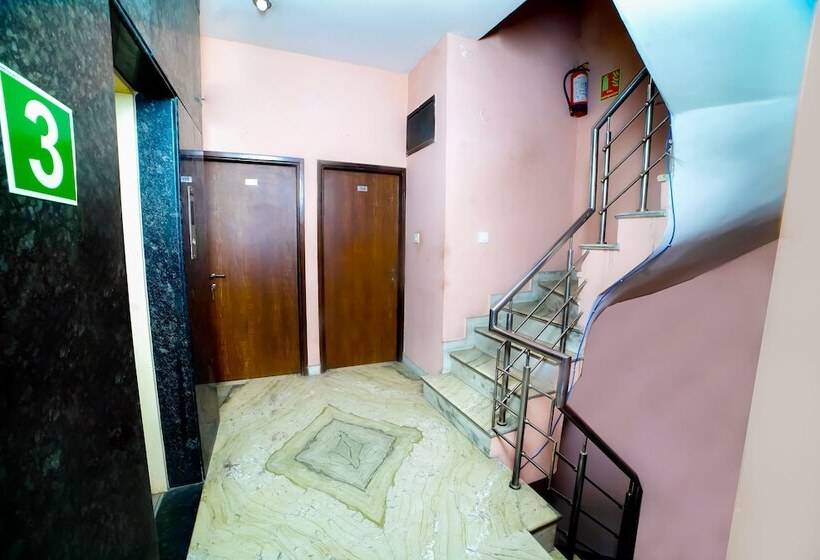 Hotel Holiday Comfort   800 Mts From Jallianwala Bagh