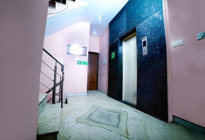 Hotel Holiday Comfort   800 Mts From Jallianwala Bagh