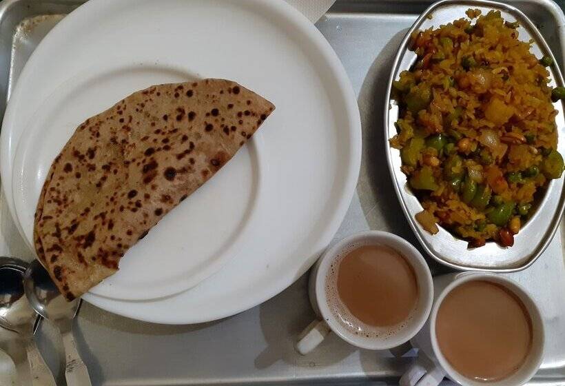 Hotel Holiday Comfort   800 Mts From Jallianwala Bagh