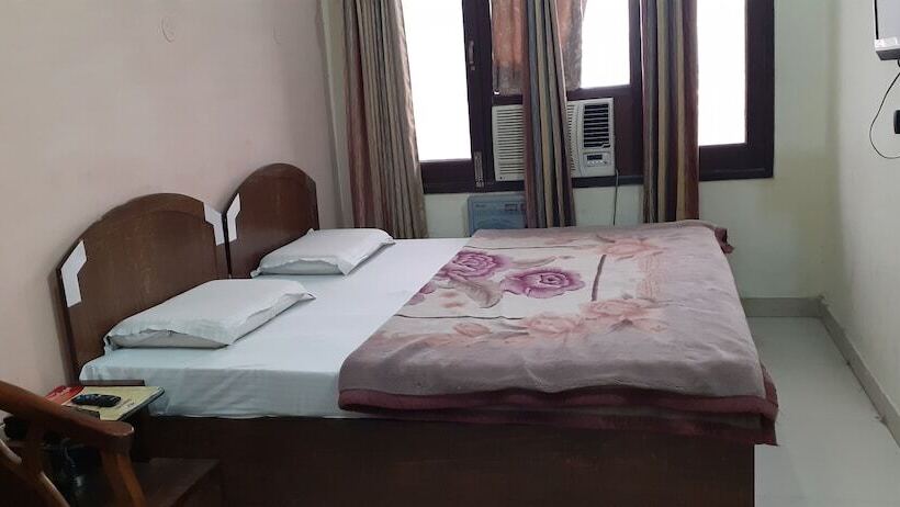 Hotel Holiday Comfort   800 Mts From Jallianwala Bagh