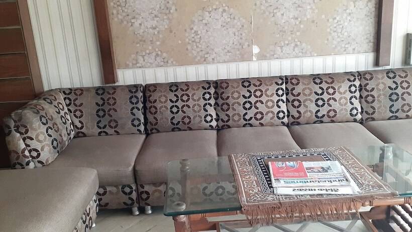 Hotel Holiday Comfort   800 Mts From Jallianwala Bagh