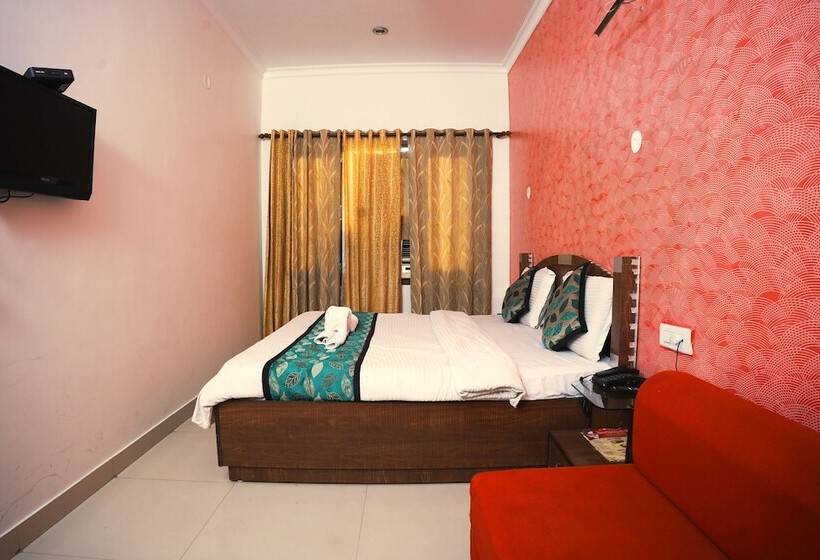 Hotel Holiday Comfort   800 Mts From Jallianwala Bagh