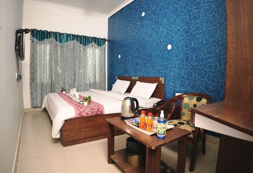 Hotel Holiday Comfort   800 Mts From Jallianwala Bagh