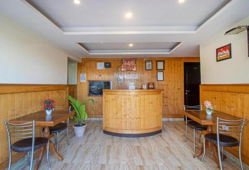 Itsy Hotels Avantika With Forest View