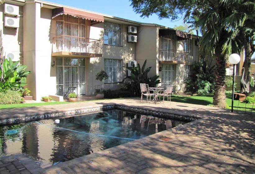 ホテル Jacaranda Lodge