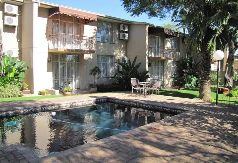 هتل Jacaranda Lodge