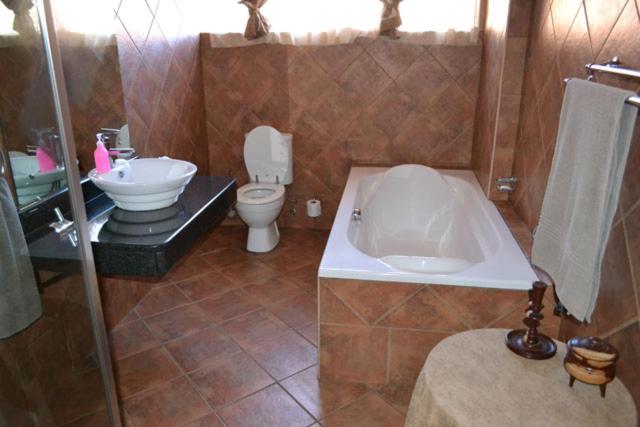 ホテル Jacaranda Lodge