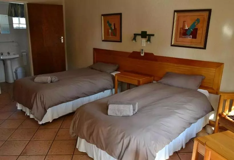 هتل Jacaranda Lodge