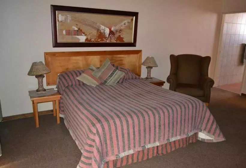 هتل Jacaranda Lodge