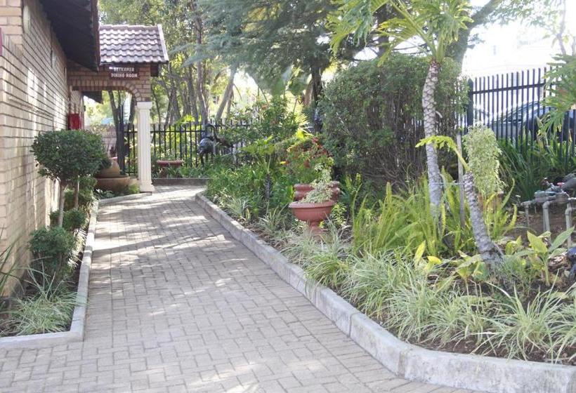 ホテル Jacaranda Lodge