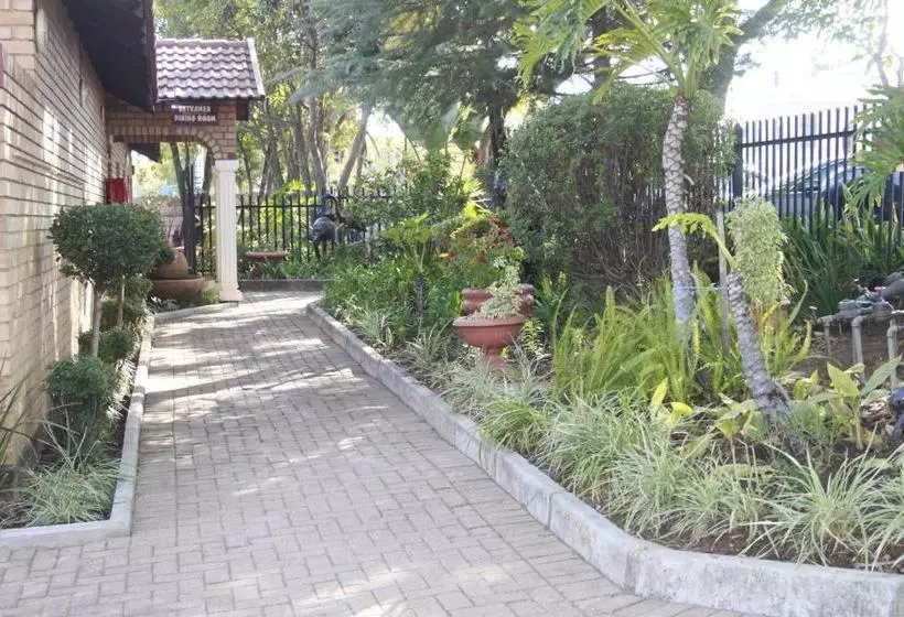هتل Jacaranda Lodge