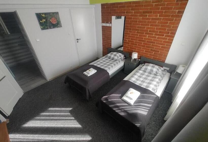 בית מלון כפרי Rj