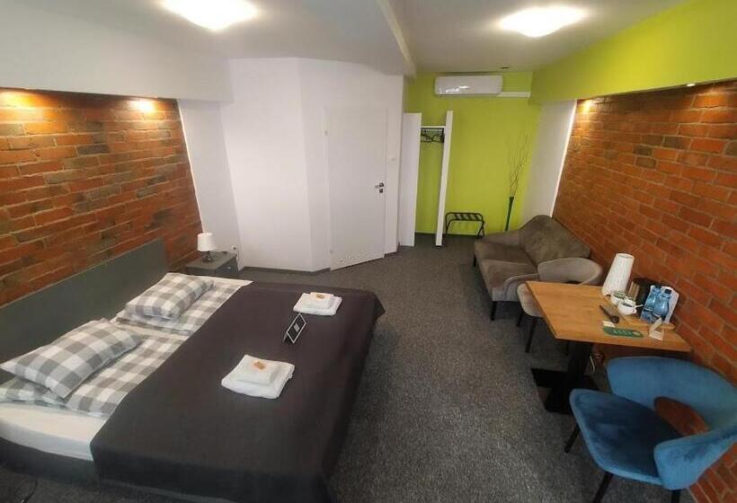 בית מלון כפרי Rj