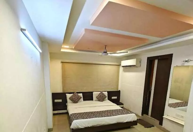 ホテル Sadbhav