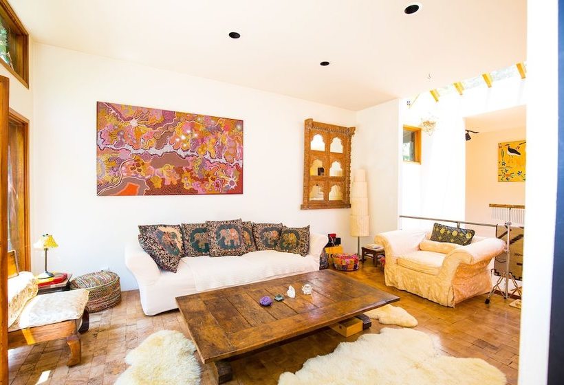 مبيت وإفطار The Bel Air Treehouse