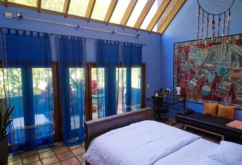 مبيت وإفطار The Bel Air Treehouse