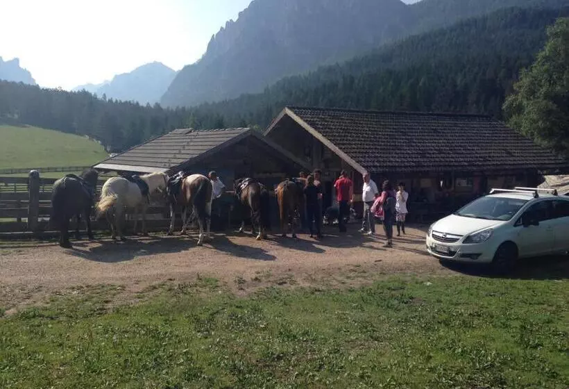 Hotelli Al Sonnenhof