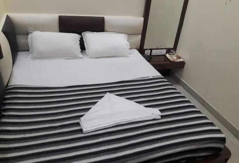 בית מלון כפרי Crystal International