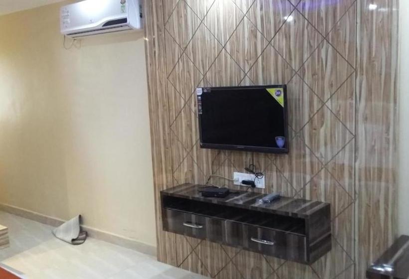 בית מלון כפרי Crystal International