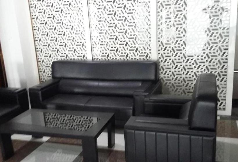 בית מלון כפרי Crystal International