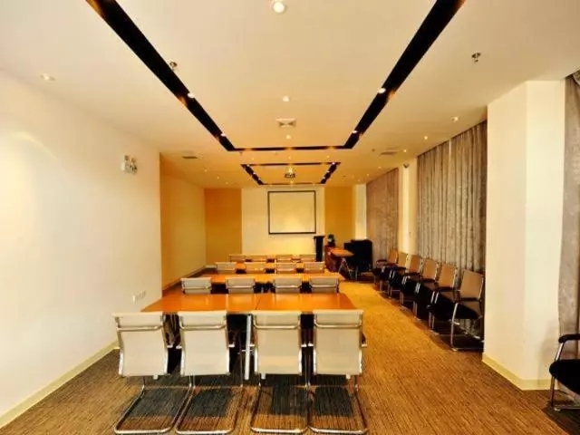 Hotelli Jinjiang Inn Daqing Honggang