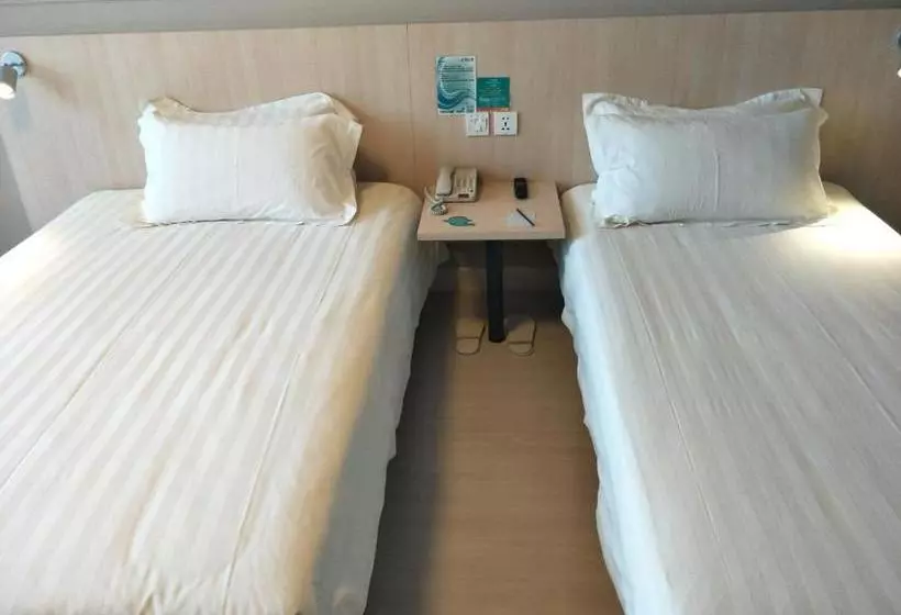 Hotelli Jinjiang Inn Tianjin Binhai International Airport