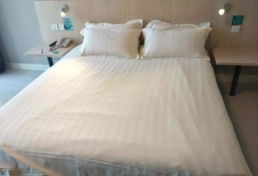 Hotelli Jinjiang Inn Tianjin Binhai International Airport