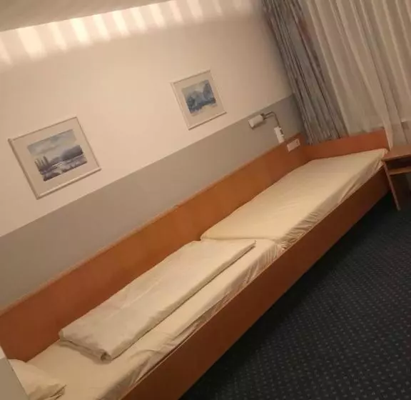 Hotelli Schwanau Garni