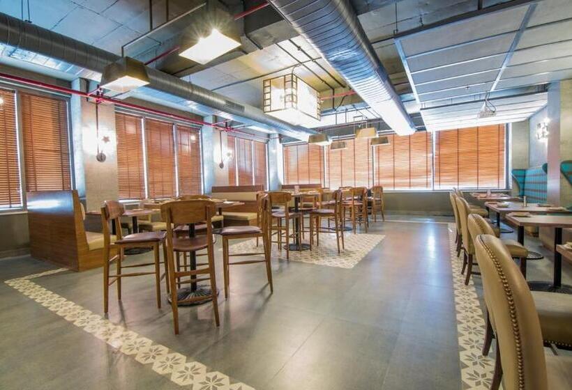 هتل The Imperial Poonam