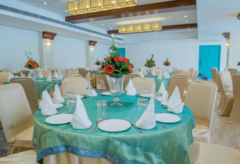 هتل The Imperial Poonam