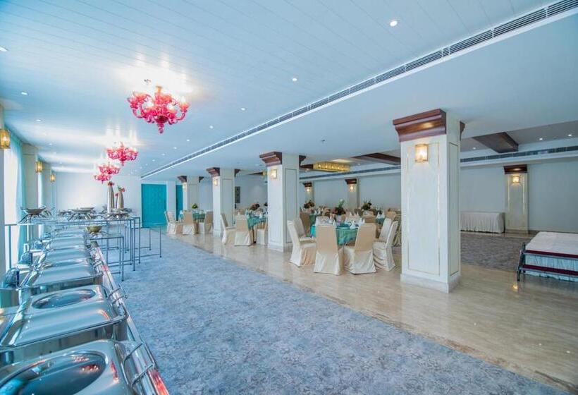 هتل The Imperial Poonam