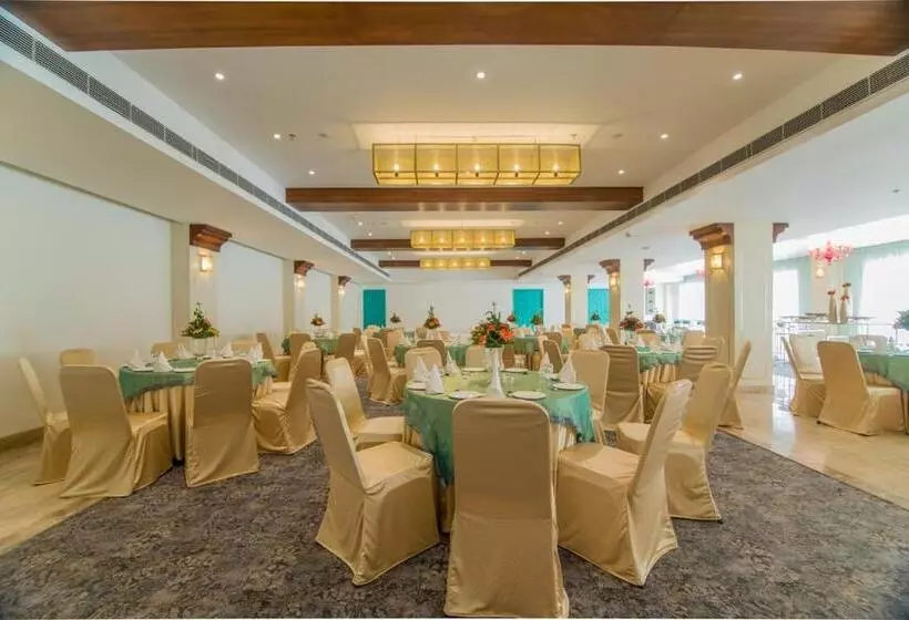 ホテル The Imperial Poonam