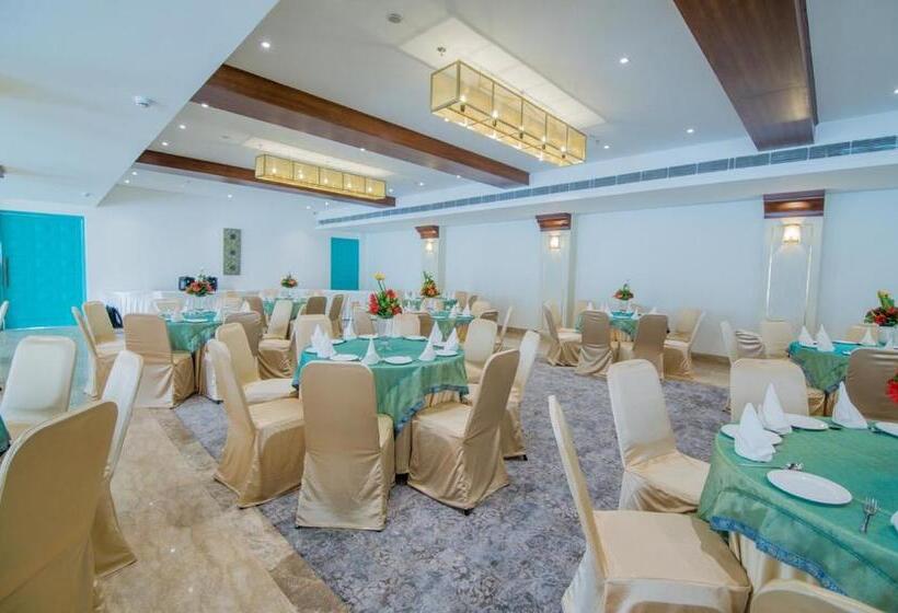 هتل The Imperial Poonam