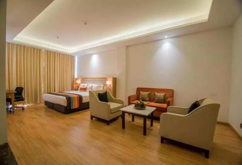 ホテル The Imperial Poonam