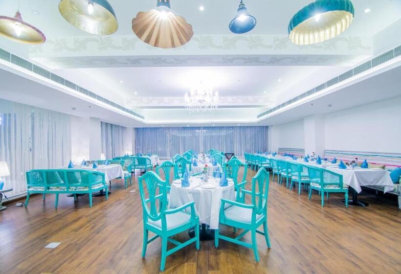 هتل The Imperial Poonam