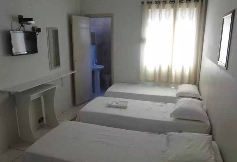 ホテル Confort Maringá