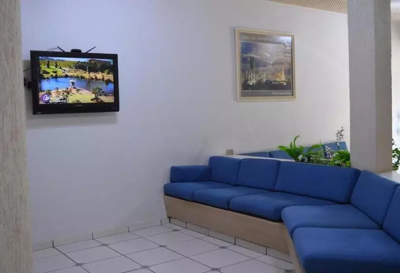 ホテル Confort Maringá